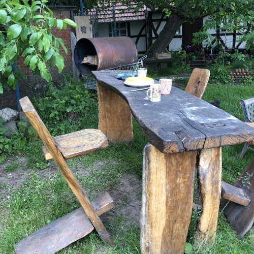 Holzverwertung zu robusten Gartenmöbeln